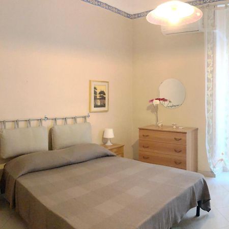 Apartment For 2 In Catania, B&B Le Voci Del Mercato Bagian luar foto