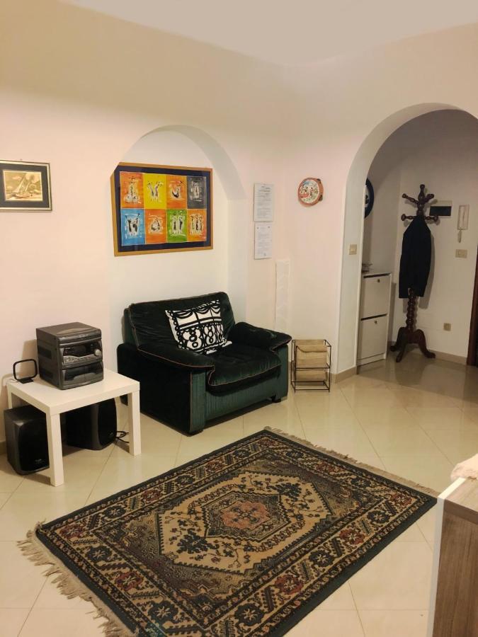 Apartment For 2 In Catania, B&B Le Voci Del Mercato Bagian luar foto