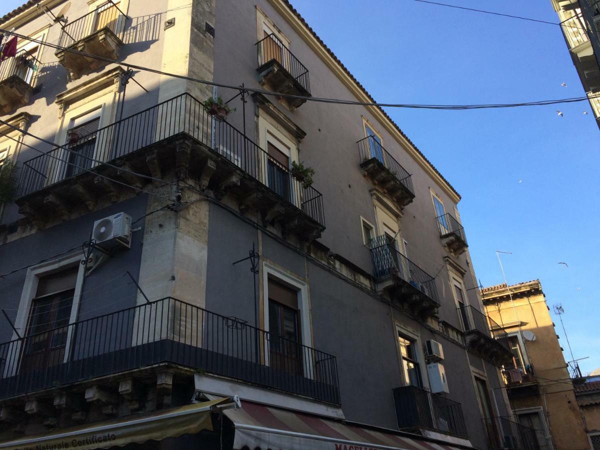 Apartment For 2 In Catania, B&B Le Voci Del Mercato Bagian luar foto