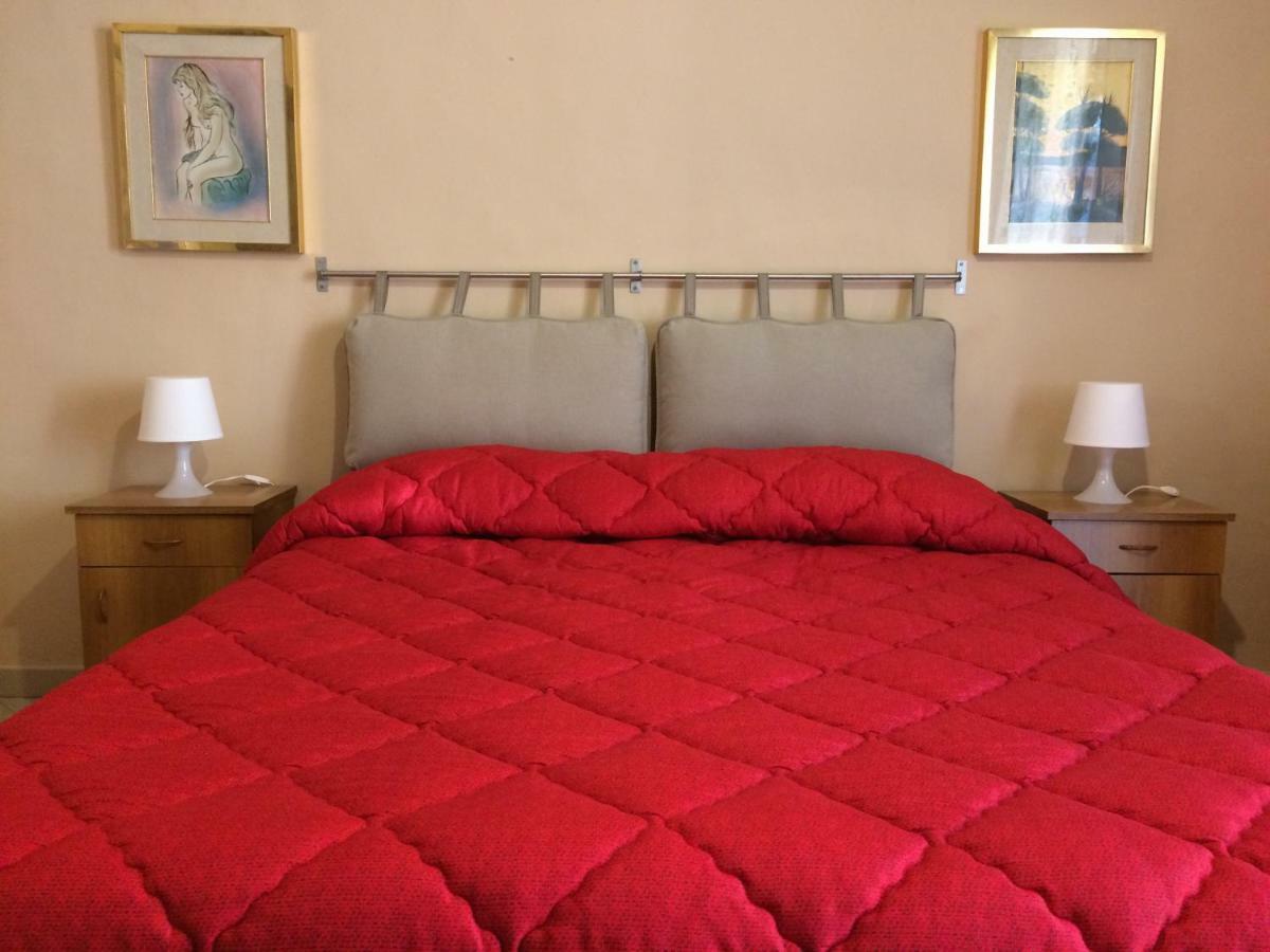 Apartment For 2 In Catania, B&B Le Voci Del Mercato Bagian luar foto